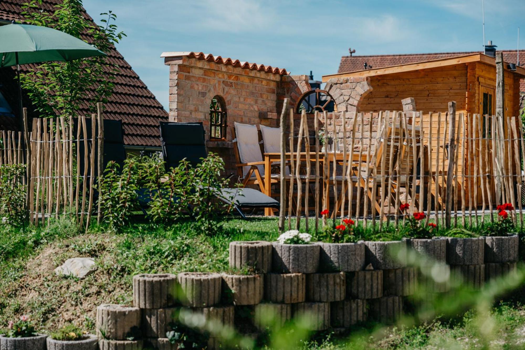Ferienwohnung Am Weinberg Boetzingen Esterno foto