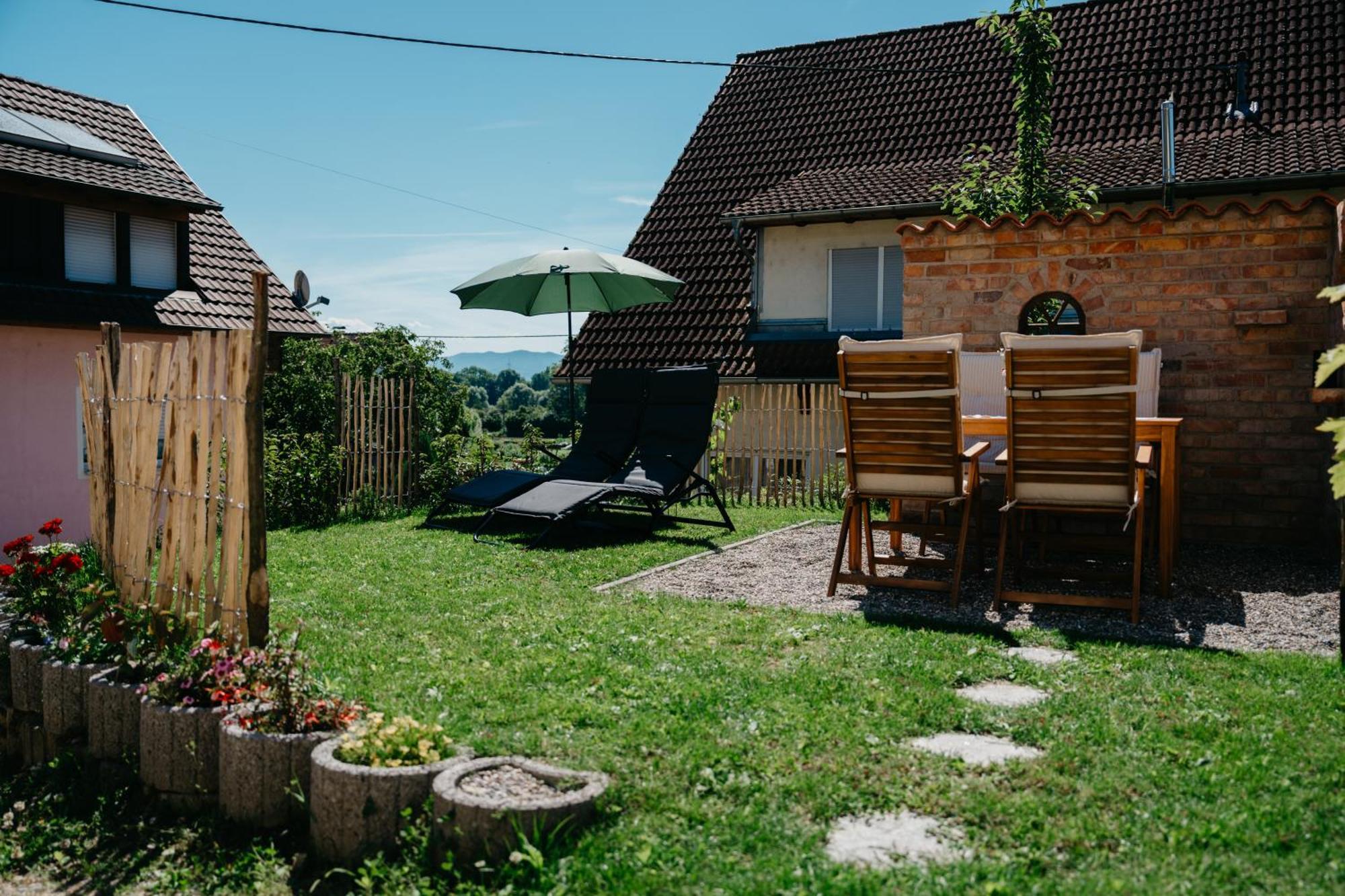 Ferienwohnung Am Weinberg Boetzingen Esterno foto